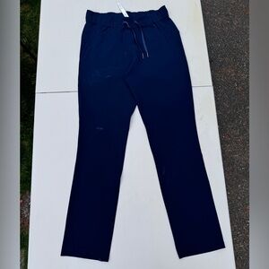 Lululemon On The Fly Pant *Woven Full Length 31" in True Navy. Size 6.